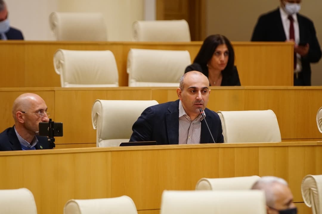 ალექსანდრე რაქვიაშვილი – პოლიტიკური ნიშნით დანიშვნა-გათავისუფლების შემთხვევები სულ იყო, მაგრამ ამის შესახებ ასე ღიად განცხადება ცოტა უცნაურია