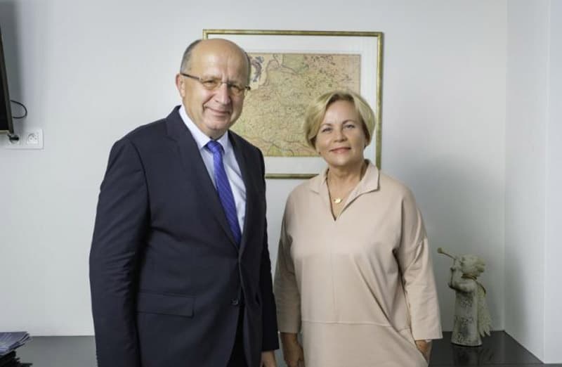 Frontnews image description