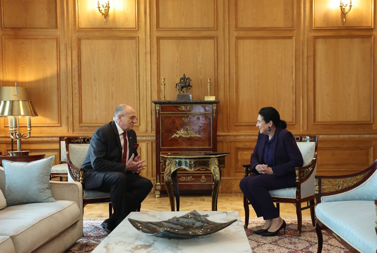 Frontnews image description