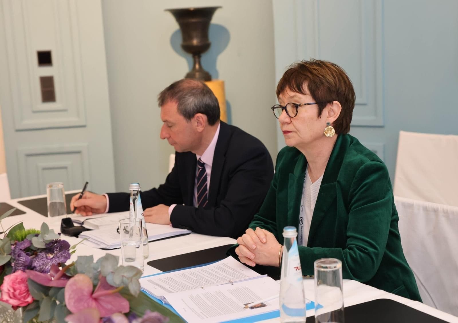 Frontnews image description