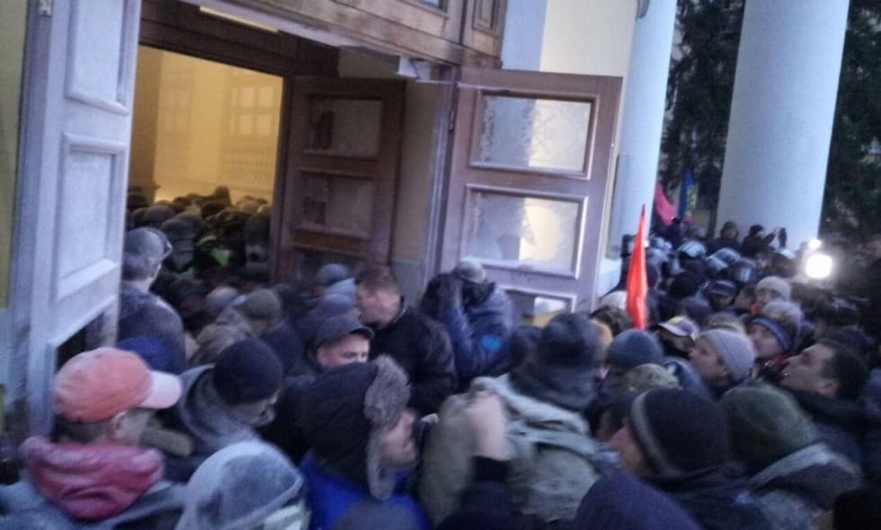 “ახალი ძალების მოძრაობაში” აცხადებენ, რომ ოქტომბრის სასახლის შტურმი პროვოკაცია იყო