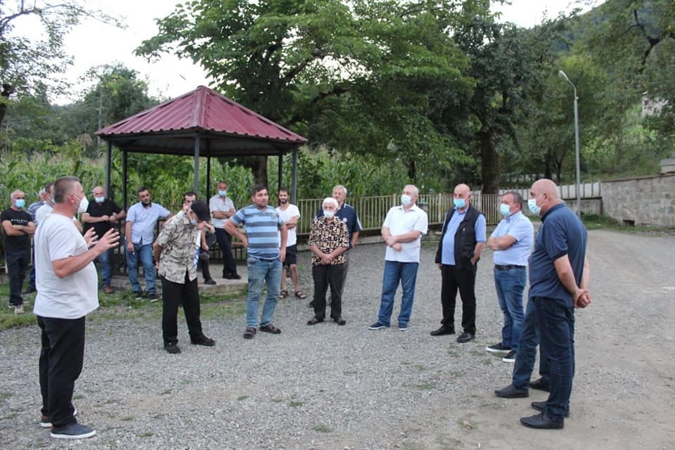 “ქართული ოცნების” ქედის მერობის კანდიდატი წინასაარჩევნო შეხვედრებს განაგრძობს