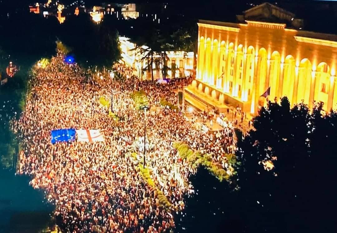 გადადგეს პრემიერ-მინისტრი და შეიქმნას ეროვნული თანხმობის მთავრობა – აქციის მონაწილეების მოთხოვნა