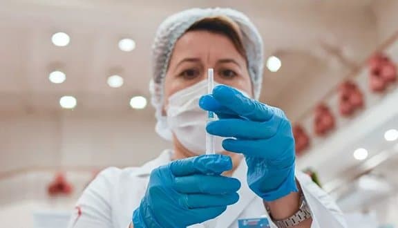 საბერძნეთის პრემიერ-მინისტრმა და ქვეყნის პატრიარქმა მოსახლეობას საყოველთაო ვაქცინაციისკენ მოუწოდეს