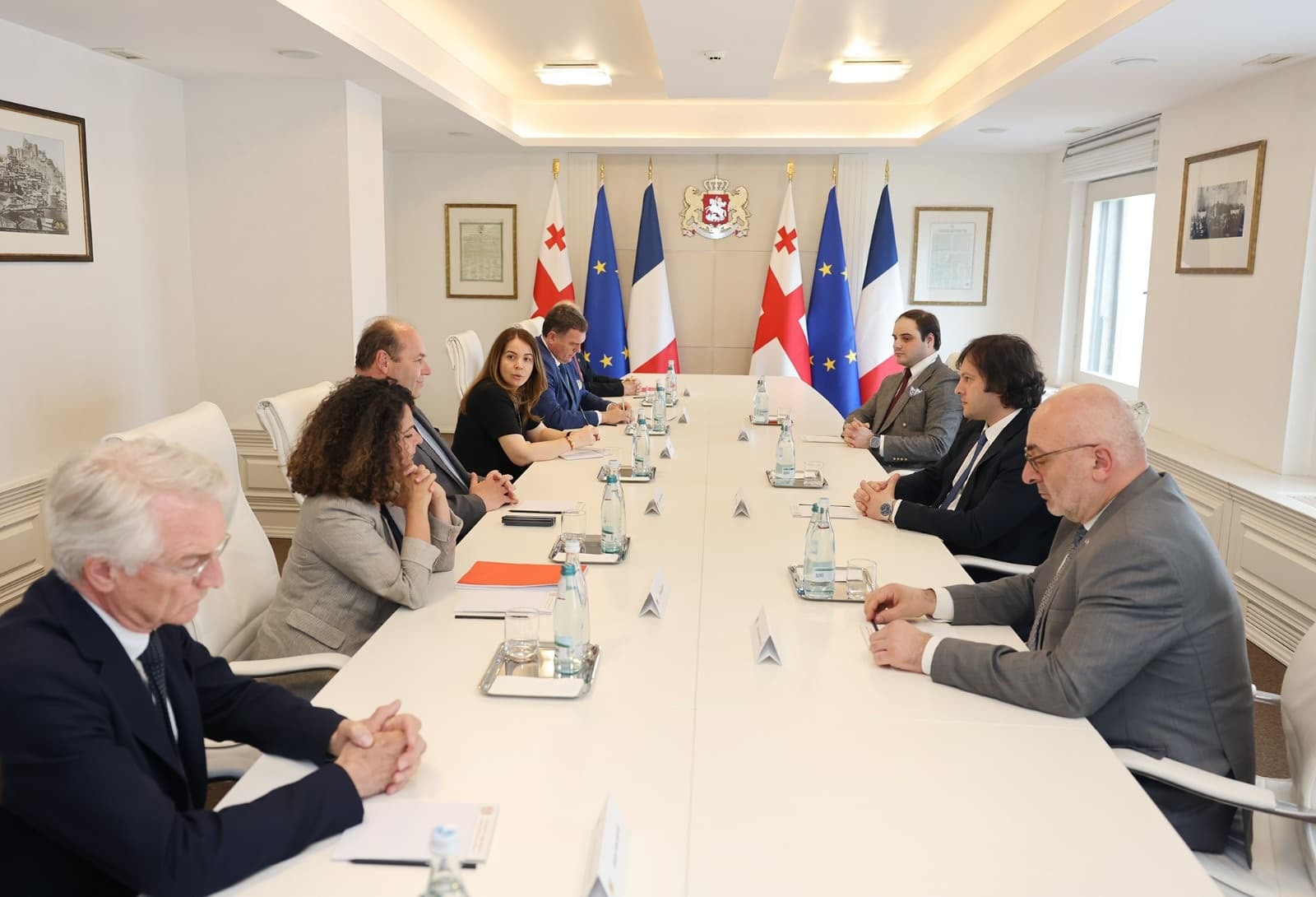 Frontnews image description