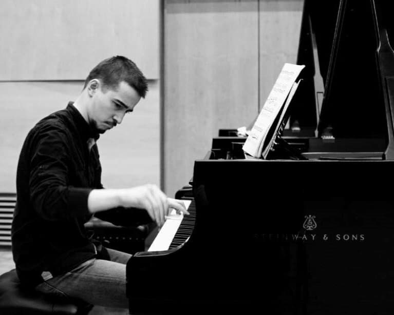 Frontnews image description