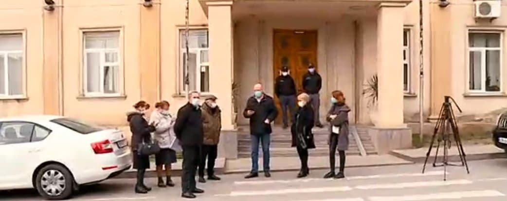 ოპოზიციამ პროტესტის ნიშნად კასპის მუნიციპალიტეტის საკრებულოს სხდომა დატოვა