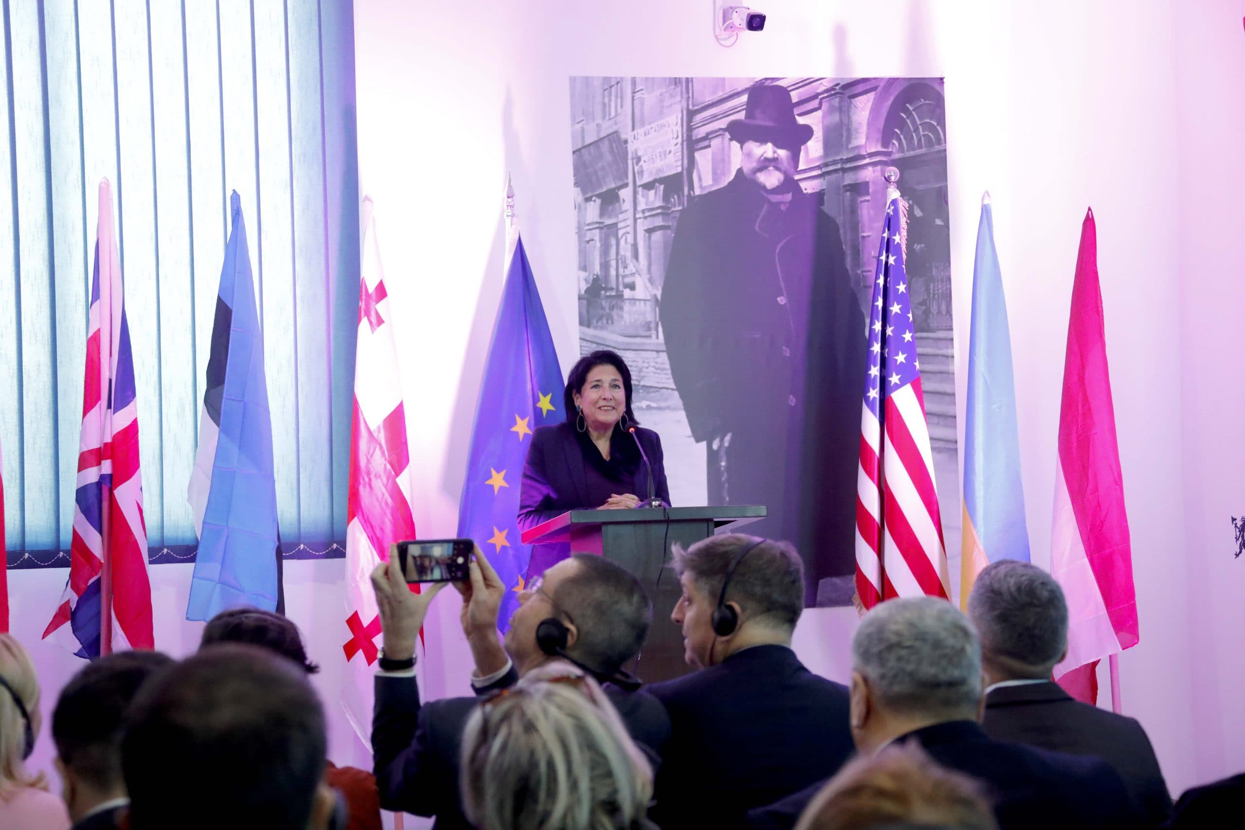 Frontnews image description