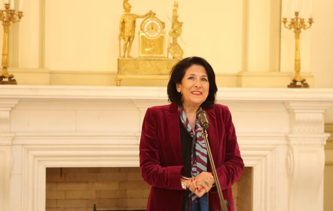 სალომე ზურაბიშვილი – საჯარო მოხელეები “ჩამოვიდნენ” თბილისში, რათა მმართველი პარტიის გადაწყვეტილებებს ტაში დაუკრან