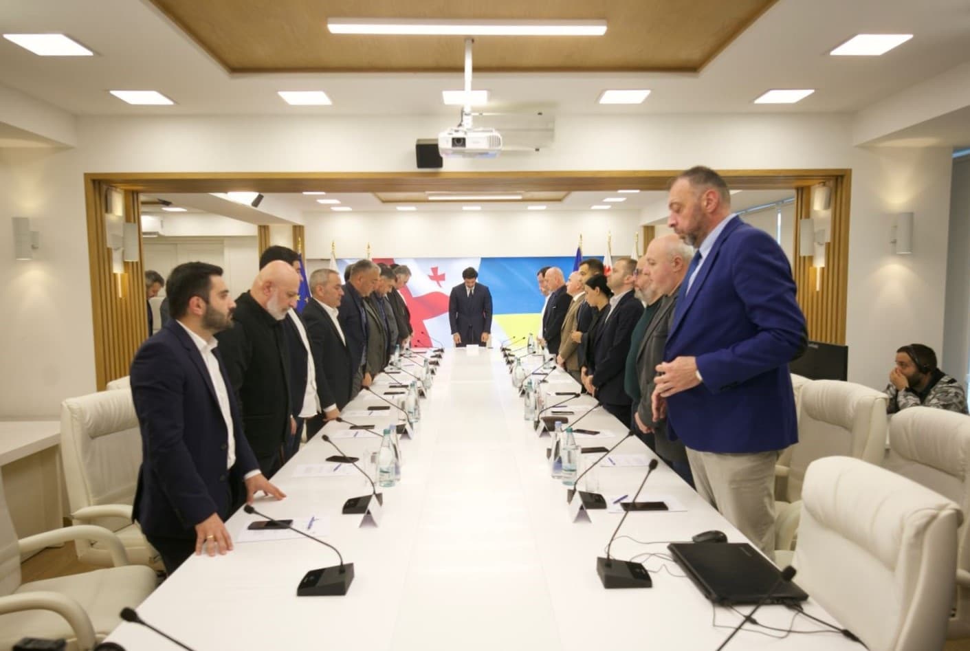 Frontnews image description