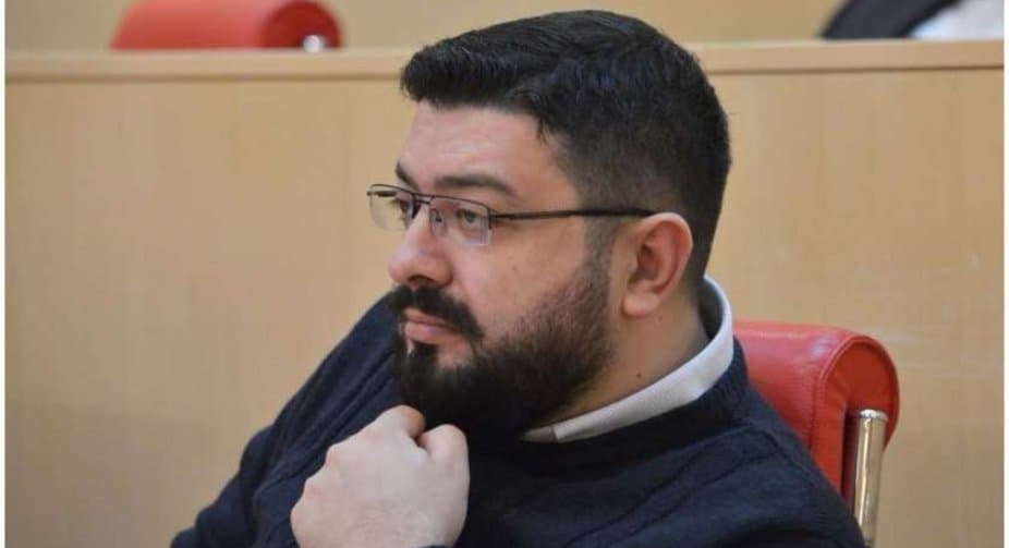 დიმიტრი სამხრაძე – ჩვეულებრივი ფაშისტი ხარ! დავალების ცივსისხლიანად შემსრულებელი ფაშისტი! და სახალხო დამცველი გერქვა!