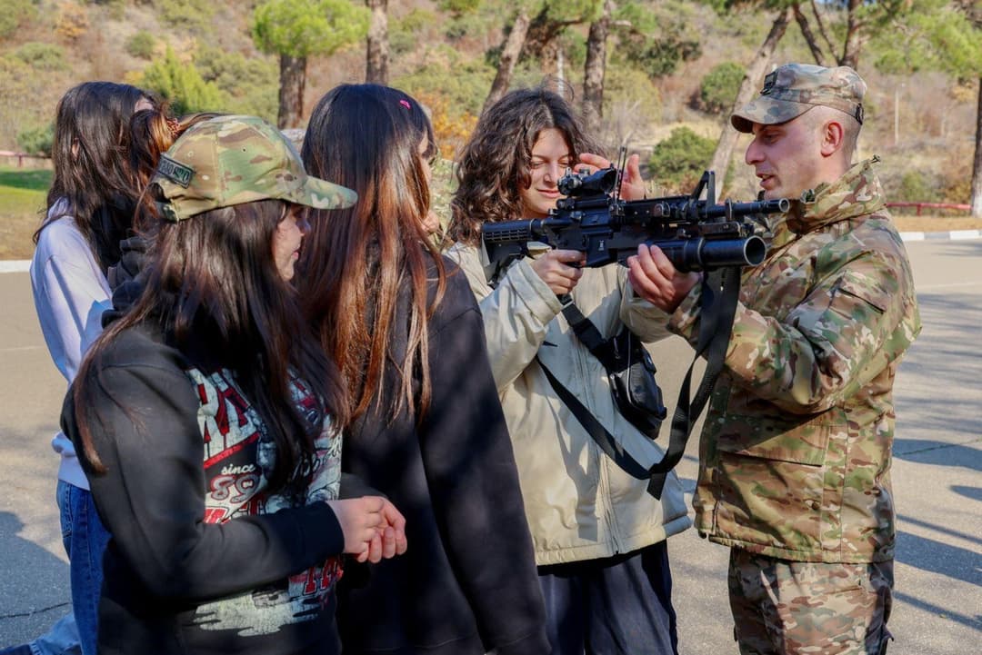 მცხეთის სამხედრო ბაზაზე სკოლის მოსწავლეებისთვის ღია კარის დღე გაიმართა