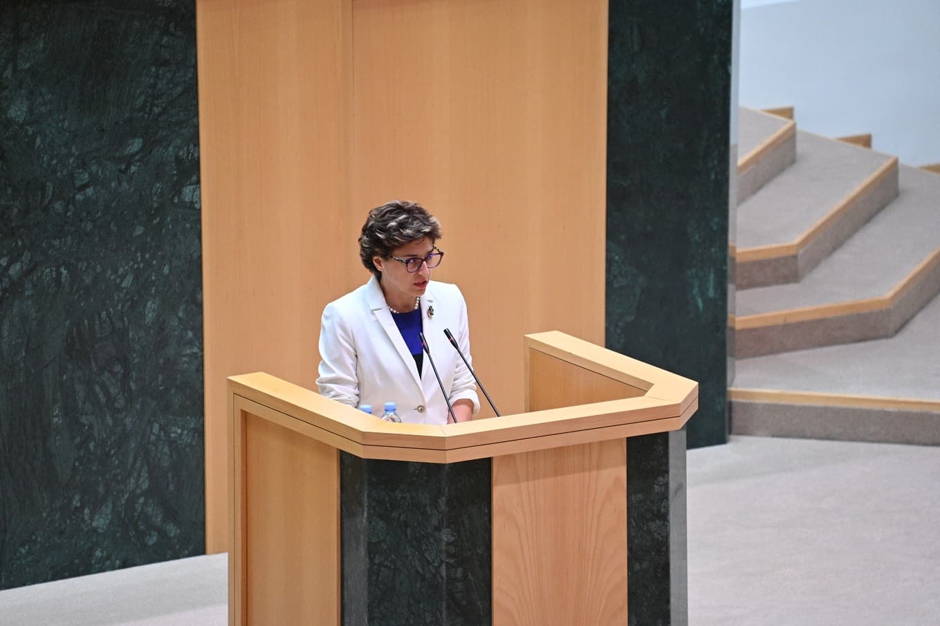 Frontnews image description