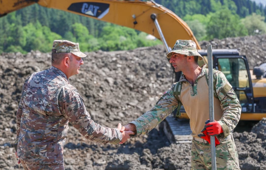 ლოჯისტიკის სარდალმა თავდაცვის ძალებიდან ჩართული ქვედანაყოფების მეთაურებს დღის გეგმით გათვალისწინებული სამუშაოები გააცნო