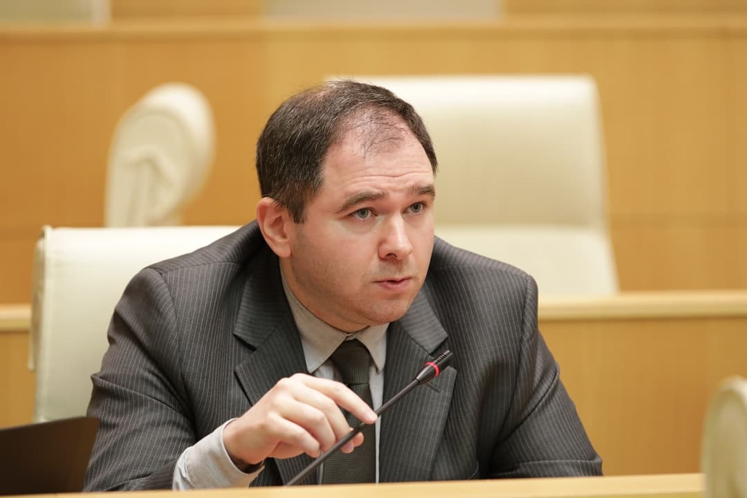 ნიკოლოზ სამხარაძე – სალომე ზურაბიშვილი რეკომენდაციებთან დაკავშირებით ქვეყნის შიგნით ისეთ განცხადებებს აკეთებს, რომელიც ჩვენთვის ზოგჯერ გაუგებარი, ზოგჯერ კი მიუღებელიცაა