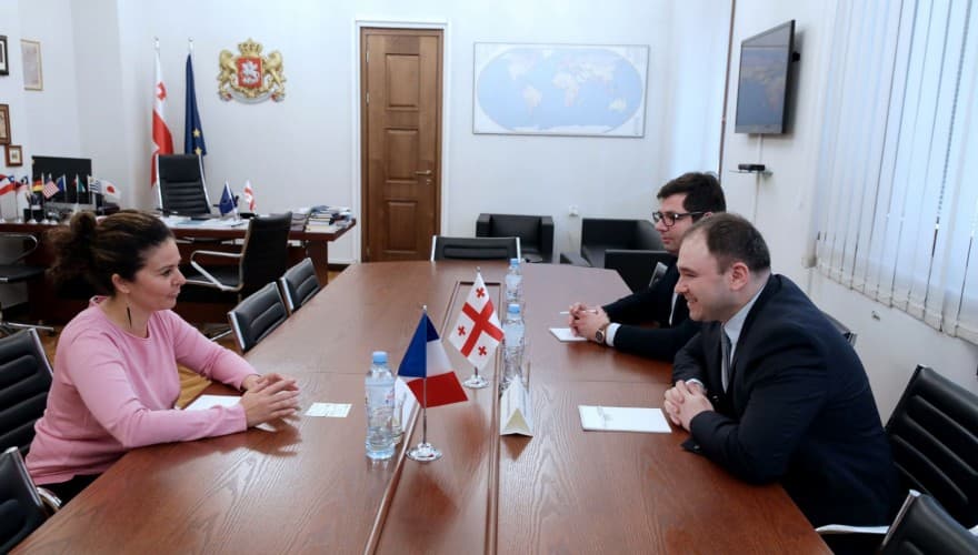 Frontnews image description