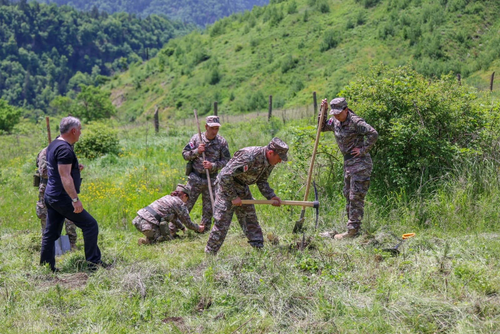 Frontnews image description