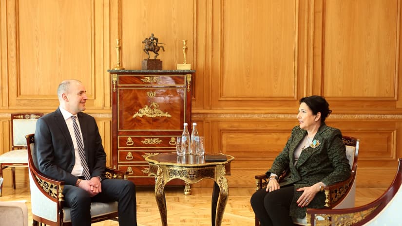 Frontnews image description