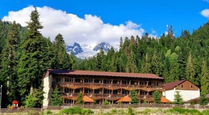 “კახი კალაძის ოჯახმა “სანსეტ შოვი” გუშინ, სტიქიის დაწყებამდე რამდენიმე საათით ადრე, საკუთარი ავტომობილით დატოვა”