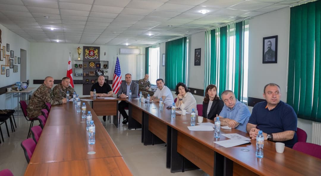 პარლამენტის თავდაცვისა და უშიშროების კომიტეტის წევრები სერჟანტთა აკადემიას ეწვივნენ