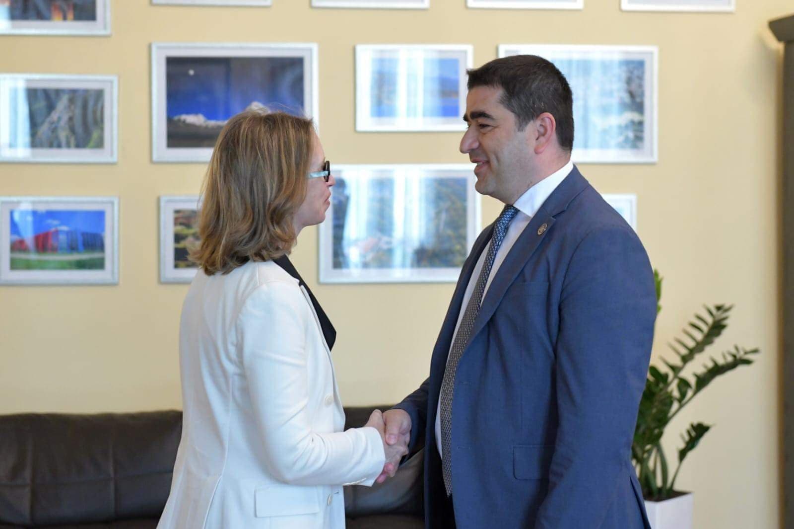 Frontnews image description