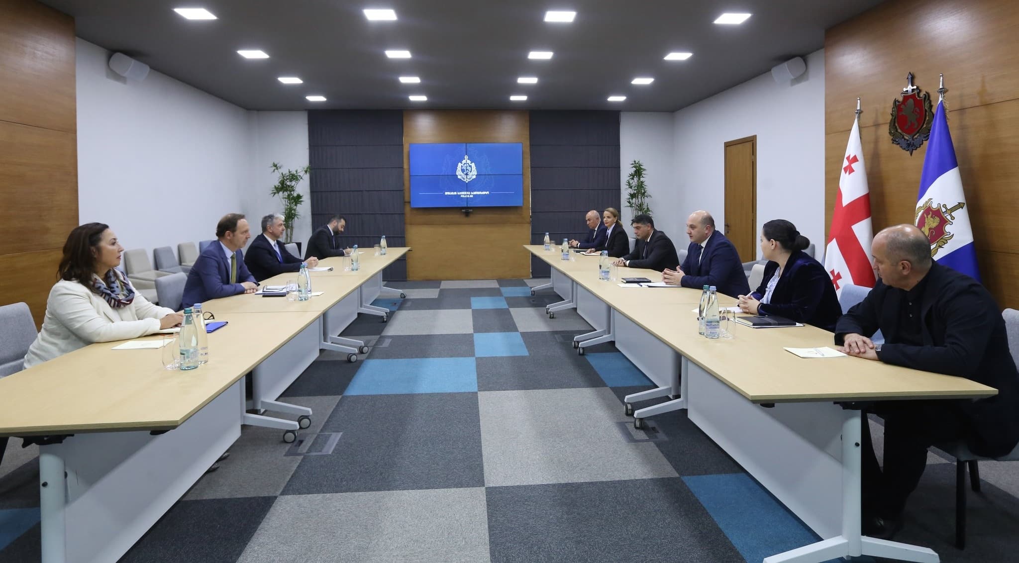 Frontnews image description