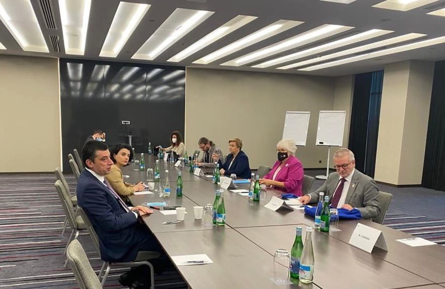 Frontnews image description