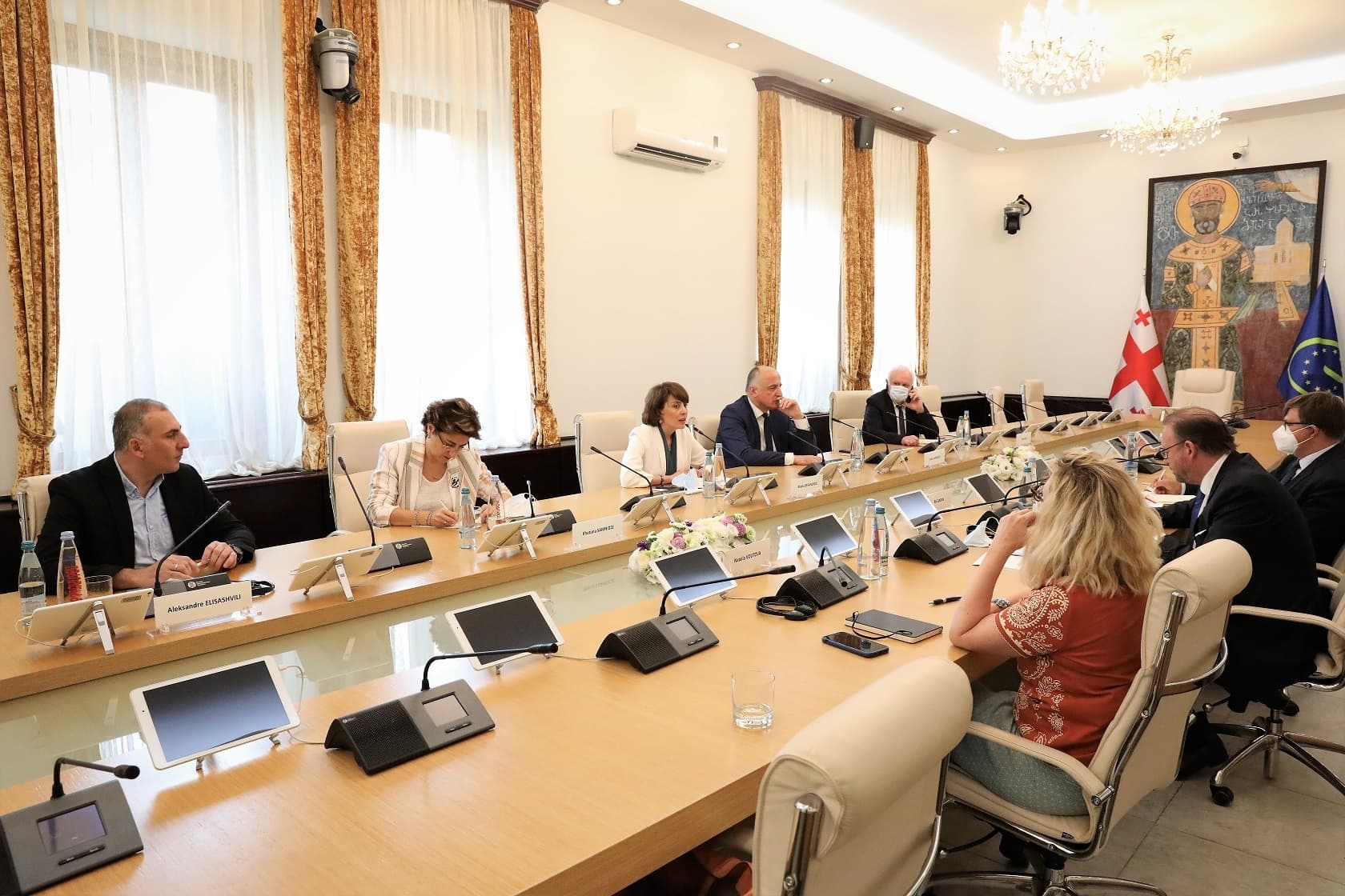 Frontnews image description