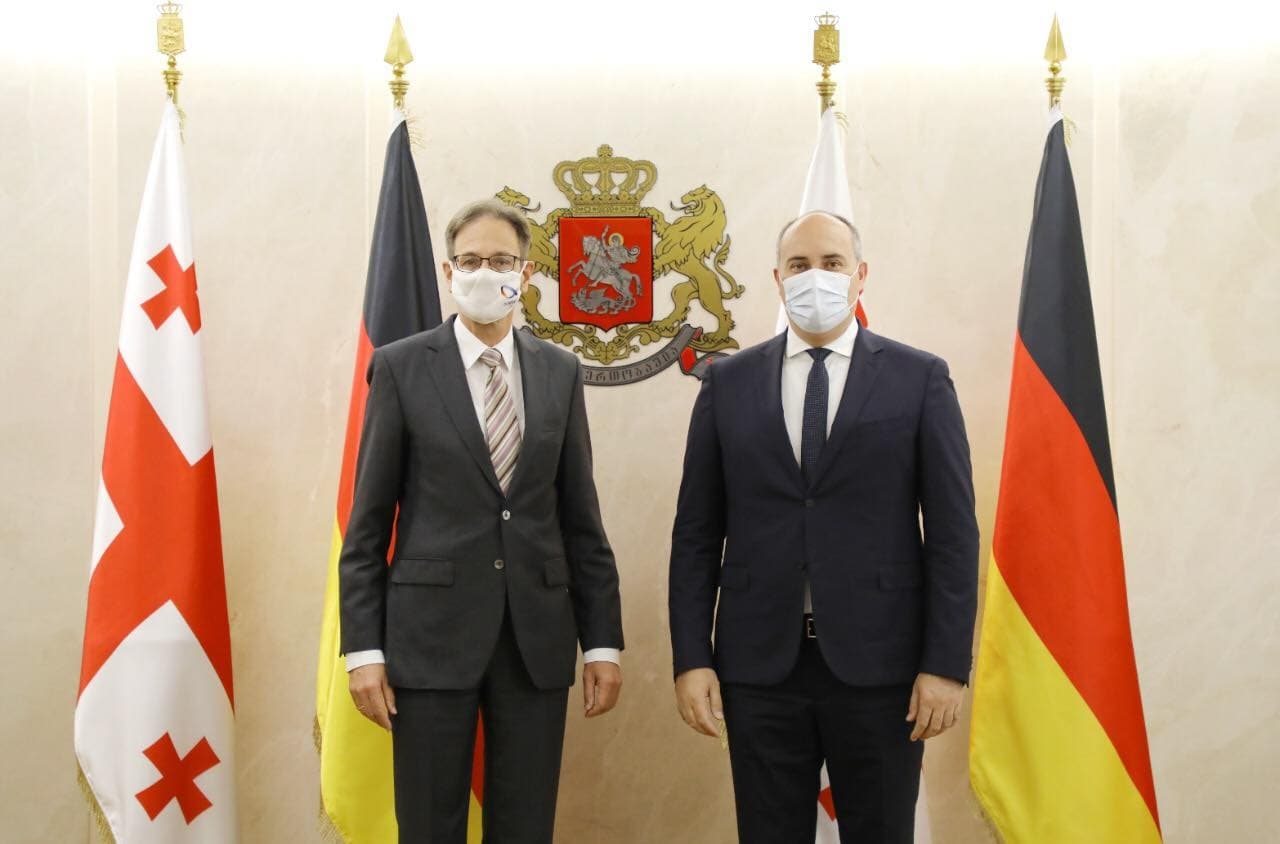 Frontnews image description