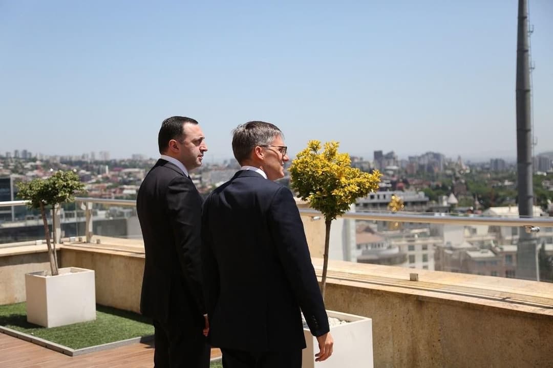 დერეკ შოლე – აშშ მიესალმება უკრაინელი ხალხის მხარდაჭერის მიმართულებით საქართველოს მიერ გაწეულ მრავალმხრივ ძალისხმევას