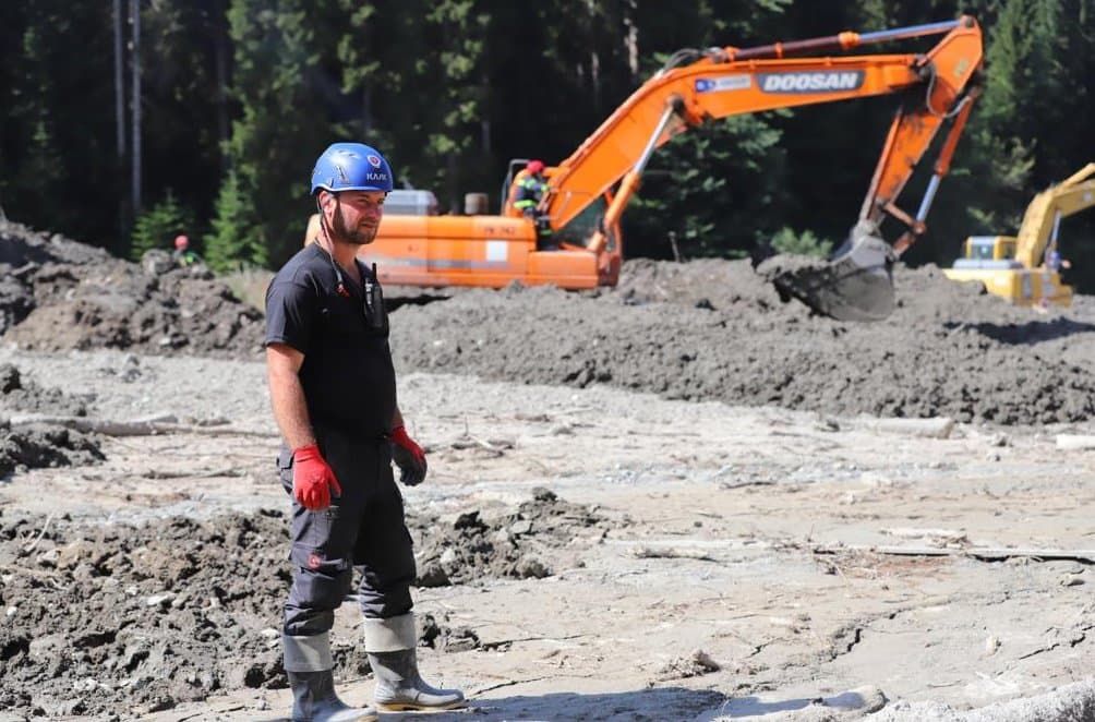 სტიქიის ზონაში სამძებრო სამუშაოები მეჩვიდმეტე დღეა, გრძელდება