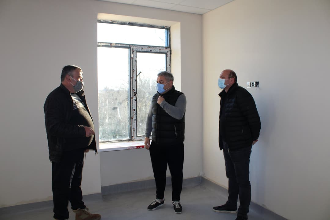 სოფელ რუფოთის #1 და ქვედა სიმონეთის #2 საჯარო სკოლების სრული რეაბილიტაცია დასკვნით ეტაპზეა