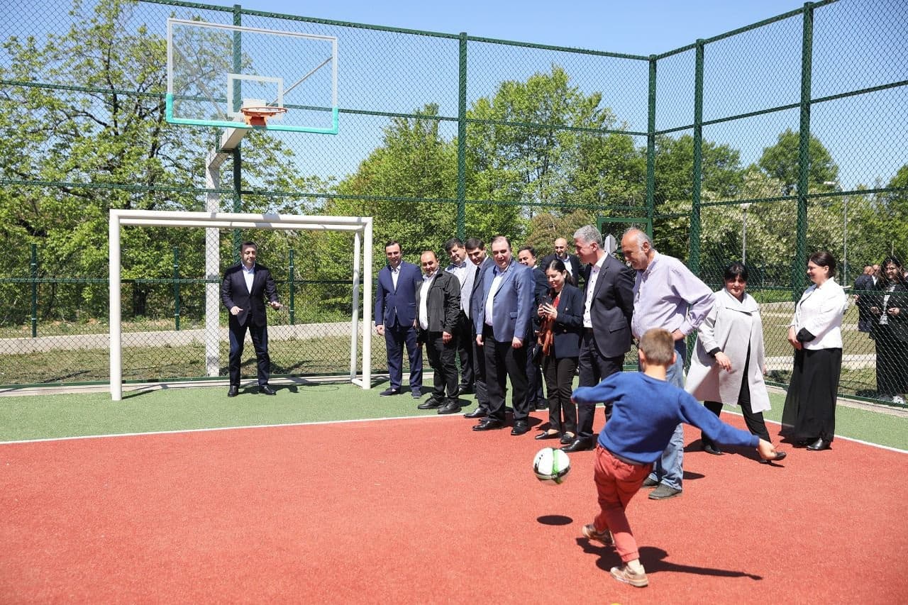 Frontnews image description