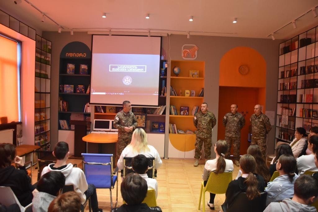 Frontnews image description