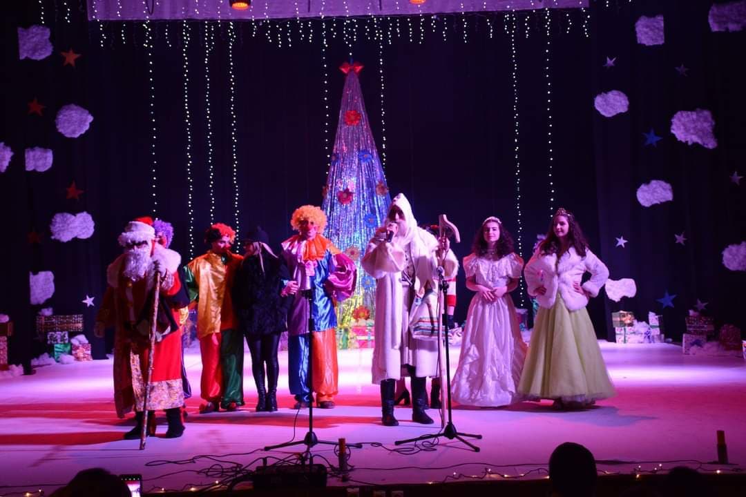 ჭიათურის კულტურის ცენტრის დიდ საკონცერტო დარბაზში სპექტაკლის – “საშობაო ზღაპარი” პრემიერა გაიმართა