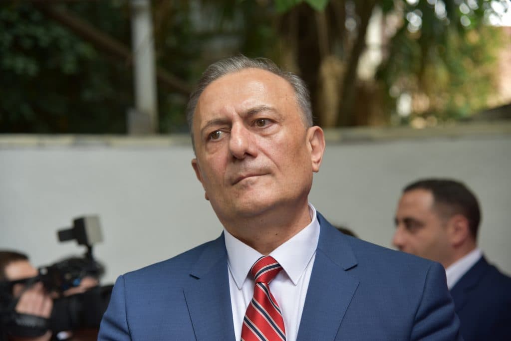 შალვა ნათელაშვილი – მარტო გაუშვეს სტუმარი ფრონტის ხაზზე, თანხლებაც ვერ გაბედა პუტინის შიშით უმაღლესმა ვაი ხელმძღვანელობამ