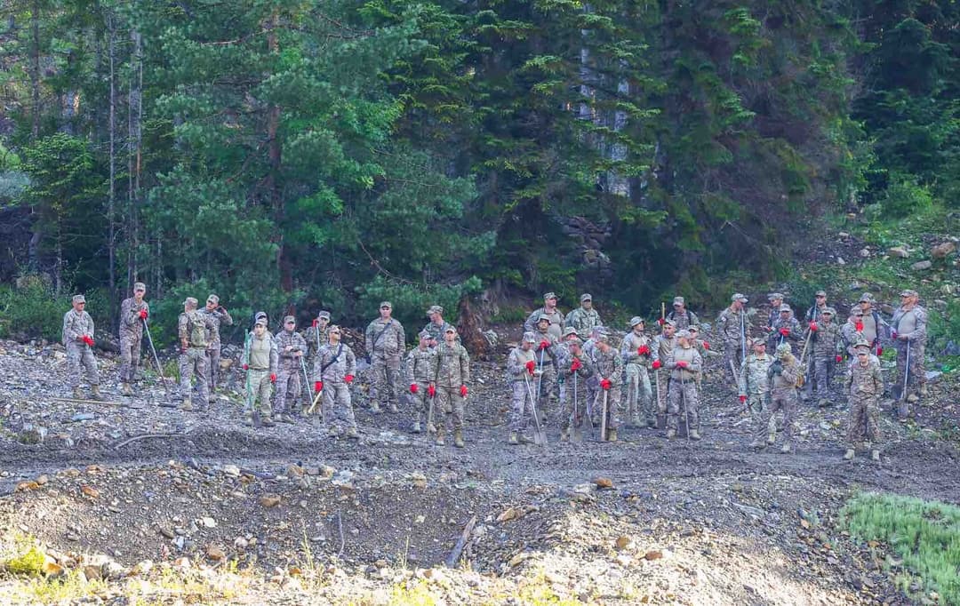 სამხედრო მოსამსახურეები შოვში მიმდინარე სამძებრო სამუშაოებში ჩაერთნენ