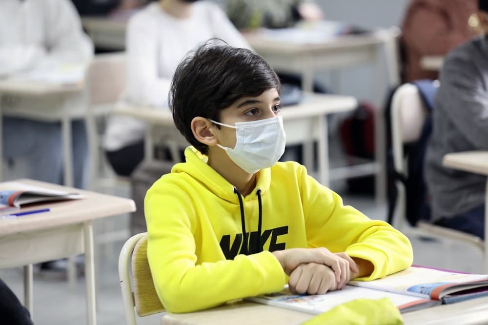 ამ ეტაპზე ქვეყნის მასშტაბით სრულად დისტანციურ სწავლებაზე 201 სკოლა და 304 ცალკეული კლასი იმყოფება