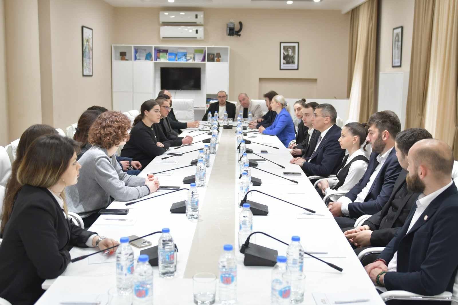 Frontnews image description