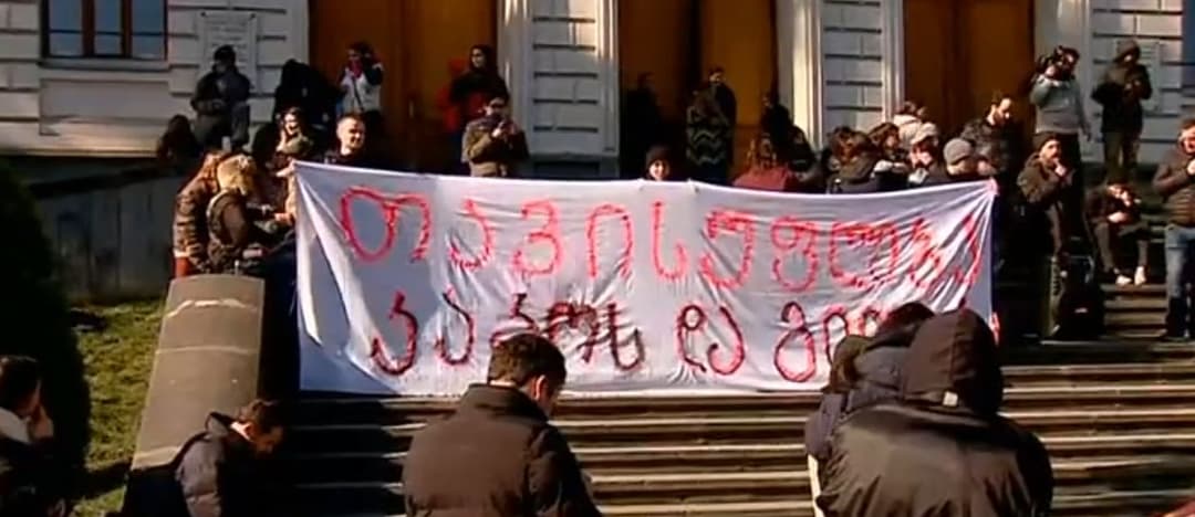 სტუდენტები გიორგი ხასაიას და აკაკი ჩიქობავას გათავისუფლებას და გამოსახლებაზე მორატორიუმის გამოცხადებას მოითხოვენ