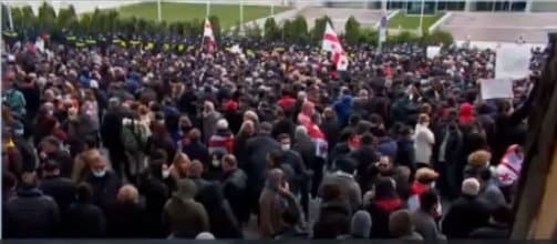 სუს-თან ოპოზიციის საპროტესტო აქცია მიმდინარეობს