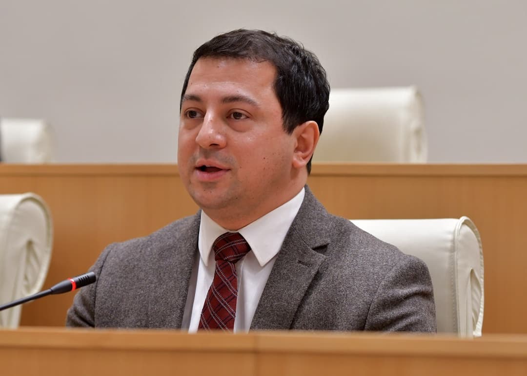 არჩილ თალაკვაძე – თქვენი ლიდერი რომ ამხილეს რეფორმებისთვის განკუთვნილი თანხების მითვისებაში, მაგაზე პასუხები არ მოგვისმენია