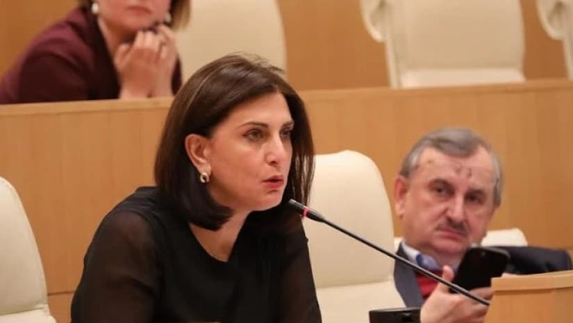 თამარ კორძაია – პრემიერ-მინისტრი, რომელიც ამბობს, რომ მას უნდა კონსტიტუციური უმრავლესობა პარლამენტში, ანადგურებს დემოკრატიას