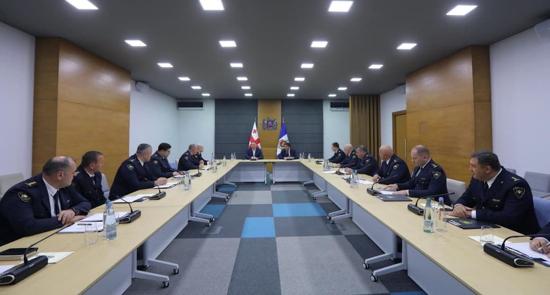 ვახტანგ გომელაურმა საპატრულო პოლიციის დეპარტამენტის ხელმძღვანელ პირებთან სამუშაო თათბირი გამართა