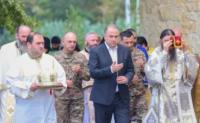 ირაკლი ჩიქოვანი ოსიაურის სამხედრო ბაზაზე წმინდა კეთილმსახურის მეფე დავით აღმაშენებლის სახელობის ტაძრის კურთხევას დაესწრო