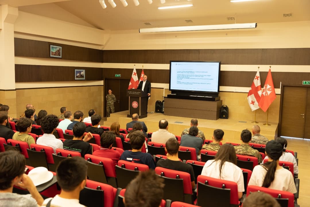 ეროვნული თავდაცვის აკადემიაში თავდაცვის ინსტიტუციური აღმშენებლობის სკოლის (DIBS) შემეცნებითი სალექციო კურსის დახურვის ცერემონიალი გაიმართა