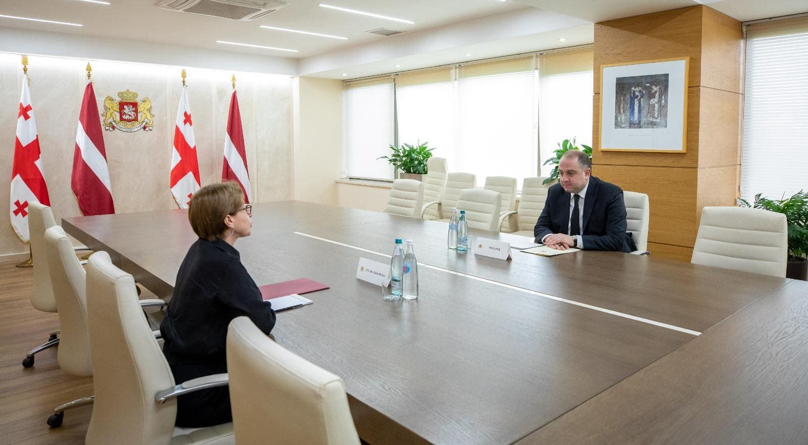 Frontnews image description