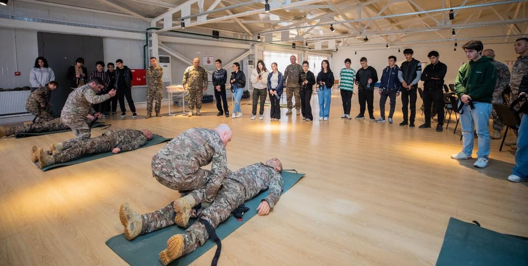 თავდაცვის აკადემიამ სტუდენტებს უმასპინძლა