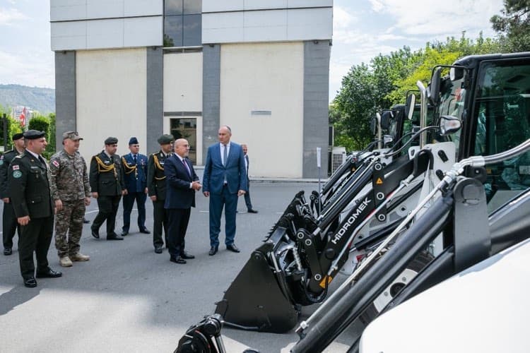 თურქეთის მხარემ საქართველოს თავდაცვის ძალებს ლოჯისტიკური ტექნიკა გადასცა