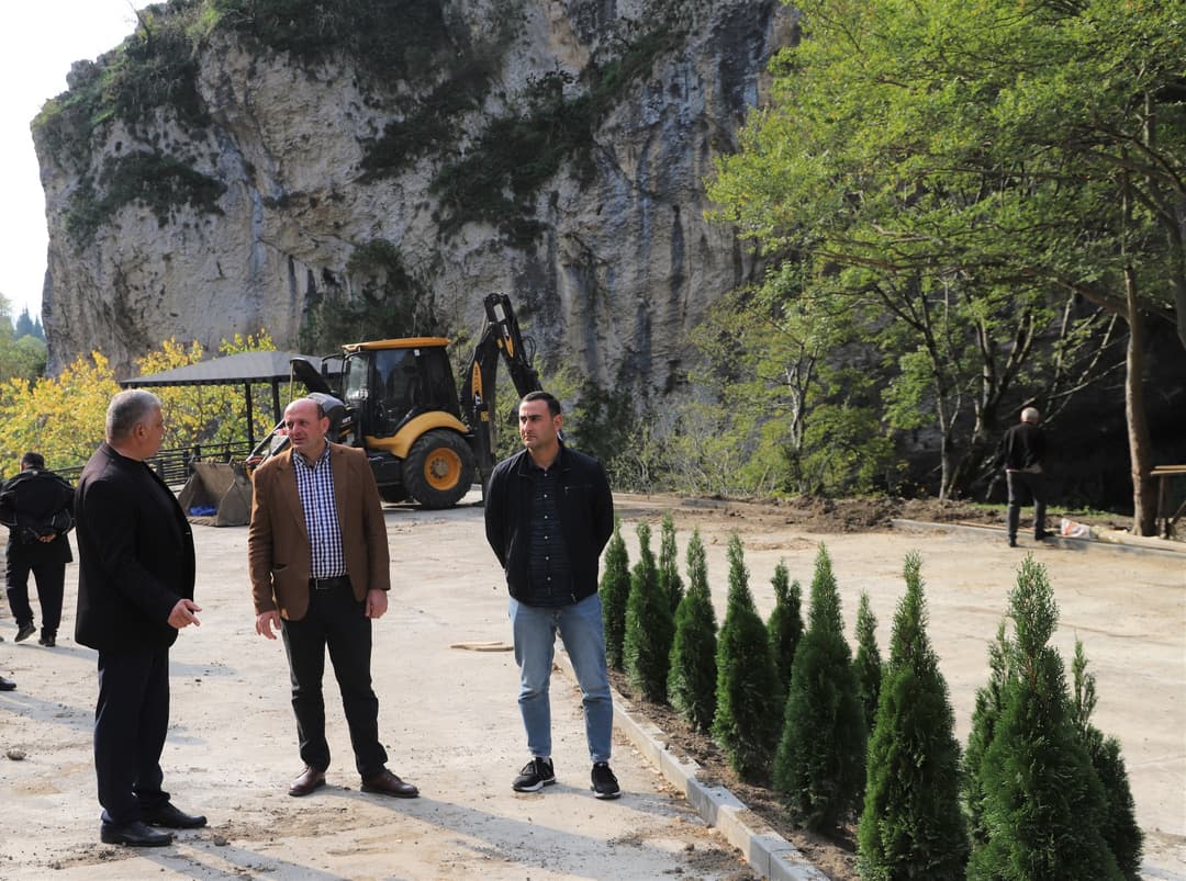 ძევრულას კარსტულ ხეობაში რეკრეაციული სივრცის მოწყობა დასკვნით ეტაპზეა